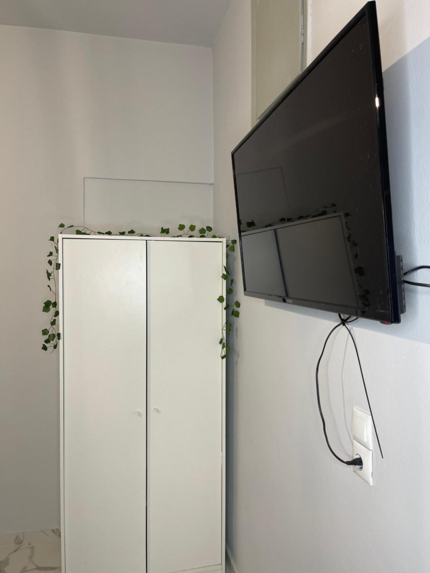 Airpoint Renovated Apartment Artemida  Bagian luar foto