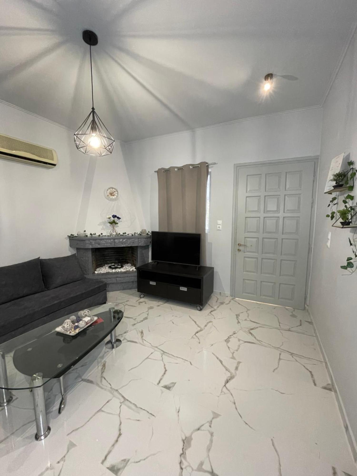 Airpoint Renovated Apartment Artemida  Bagian luar foto
