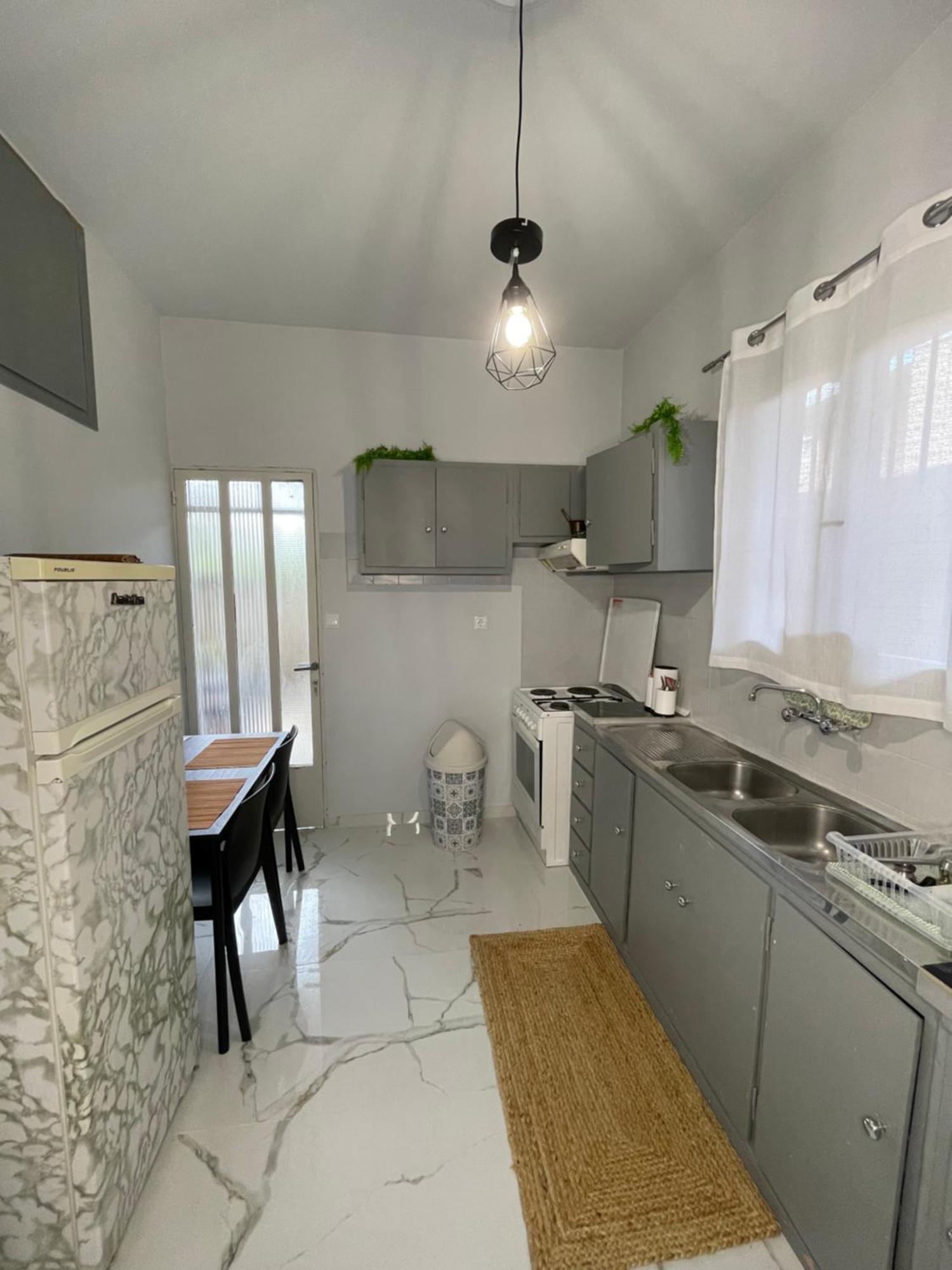 Airpoint Renovated Apartment Artemida  Bagian luar foto