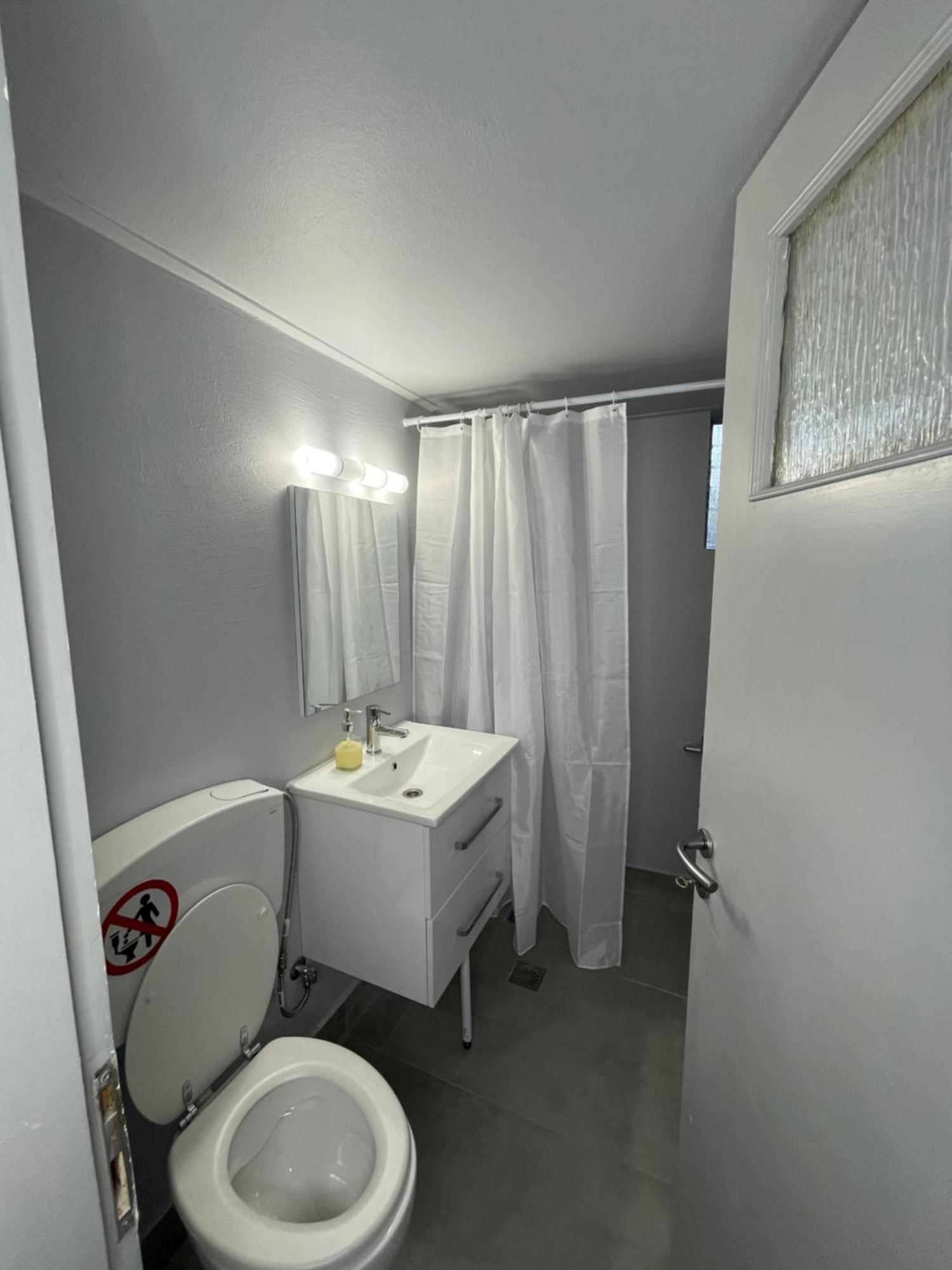 Airpoint Renovated Apartment Artemida  Bagian luar foto