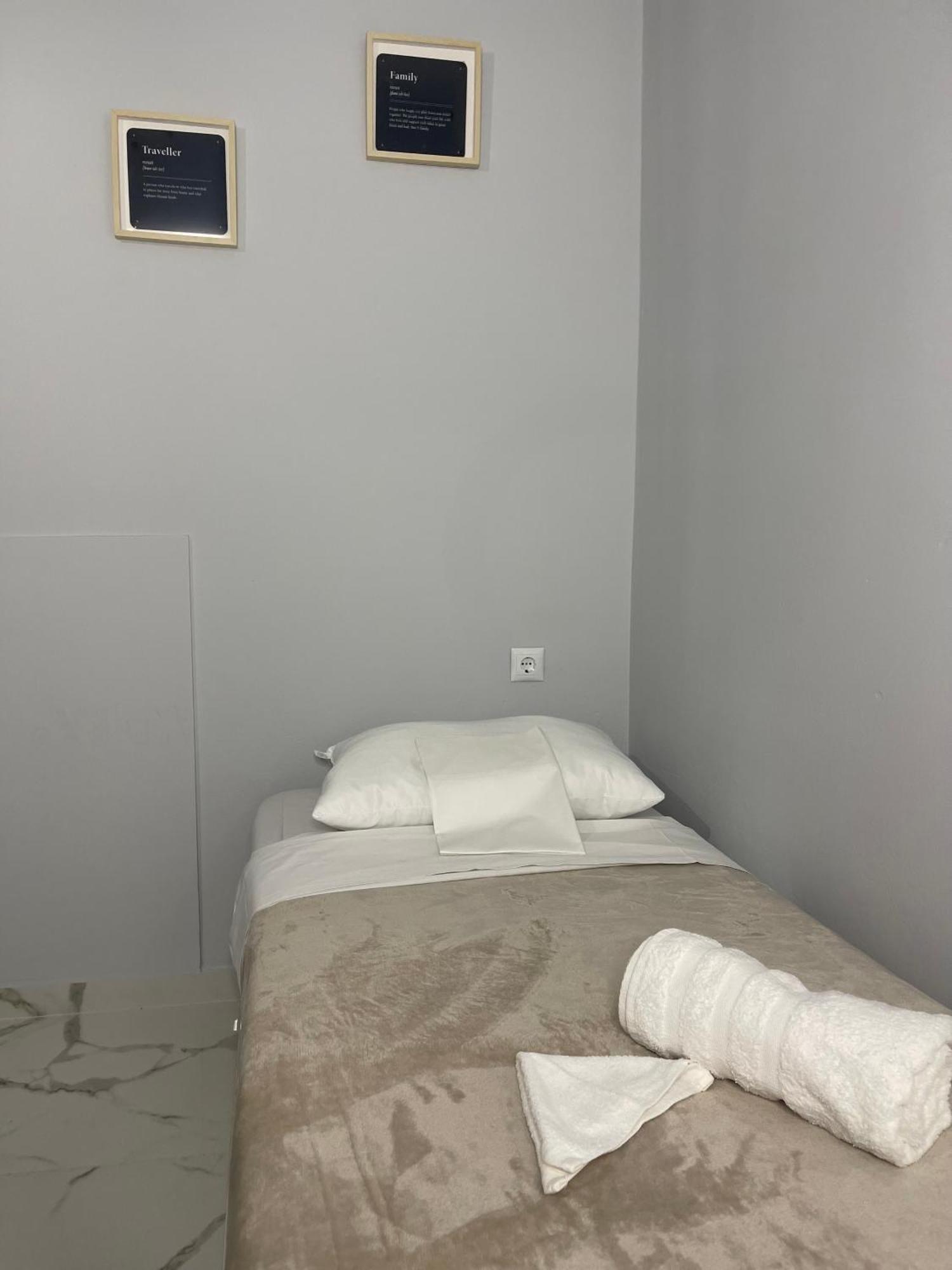 Airpoint Renovated Apartment Artemida  Bagian luar foto